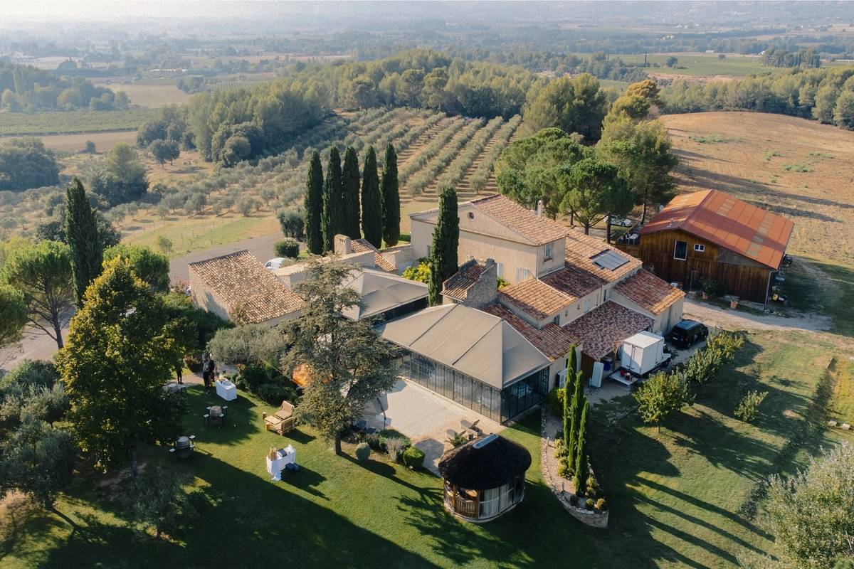 Le Domaine de la Pommé, un lieu pour tous types de réceptions,  vue du ciel,  piscine fermée