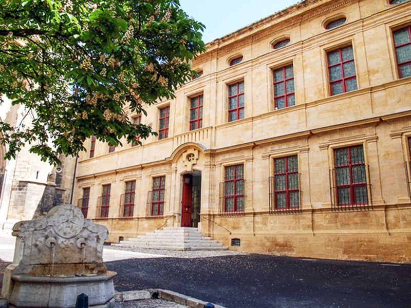 Une réception au milieu de vestiges antiques à Aix-en-Provence